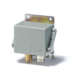 Danfoss 060-315066 Pressure switch, CAS133  Regulation range [bar] Pe: 0 - 3.5, Differential [bar]: 0.1, Pressure connection type: G, Pressure connection size: 1/4, Enclosure rating IP: IP67, Max. Working Pressure [bar]: 10Pressure connection size: 1/2, Enclosure rating IP: IP65, Max. Working Pressure [bar]: 6 (Copy)
